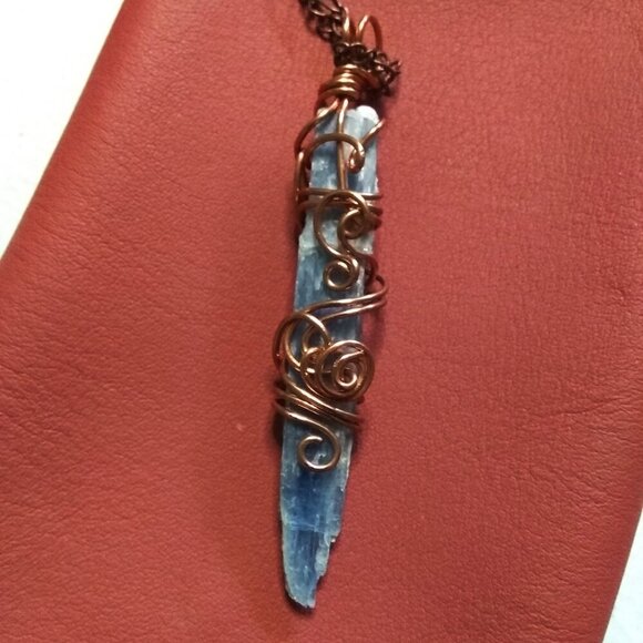 Raw Rough Blue Kyanite Dagger Pendant ~ Copper Wire Wrapped + 21" Figaro Chain - Picture 8 of 12